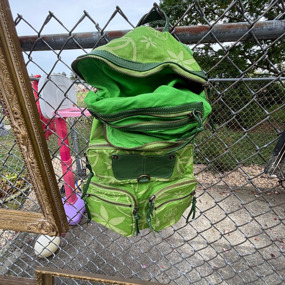 Green Patterned Bag With Leaf Design - image 3